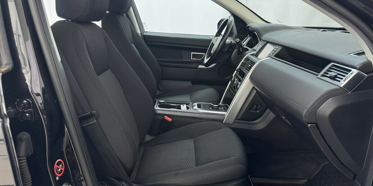 Land Rover Discovery Sport 2.0 Td4 SE AWD/AHK/KAMERA/KLIMA 111.402 km 13.900 &euro; Villingen-Schwenningen 78054