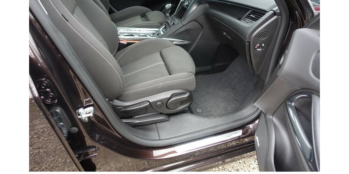 Opel Zafira Tourer Innov. OPC-Line DAB Navi Kamera 7-Si 280.700 km 6.950 &euro; Neumarkt/OPf 92318