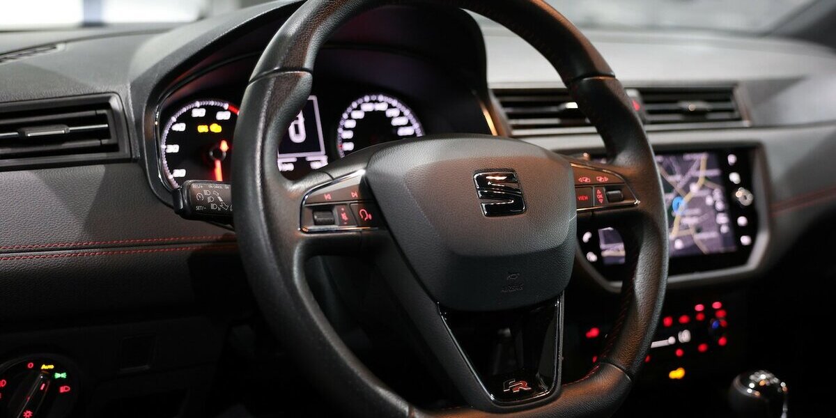 Seat Arona 1.5 TSI XCELLENCE FR-SPORT / WHITE & BLACK 90.000 km 14.881 &euro; Hamm 59077