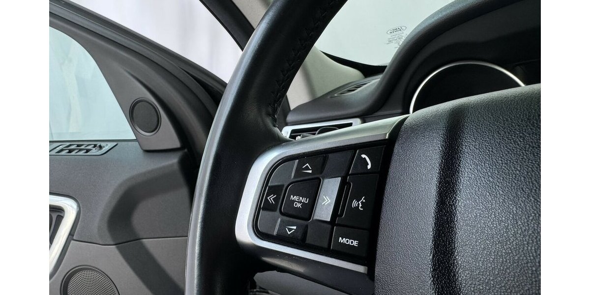 Land Rover Discovery Sport 2.0 Td4 SE AWD/AHK/KAMERA/KLIMA 111.402 km 13.900 &euro; Villingen-Schwenningen 78054