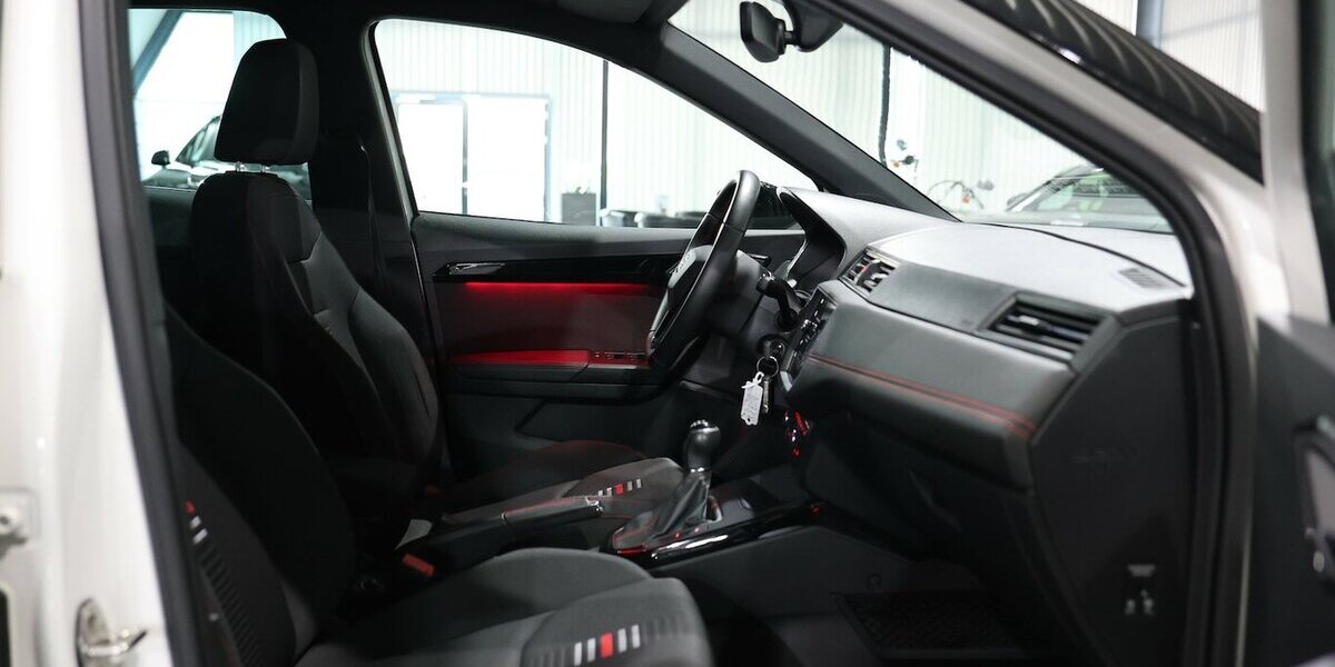 Seat Arona 1.5 TSI XCELLENCE FR-SPORT / WHITE & BLACK 90.000 km 14.881 &euro; Hamm 59077