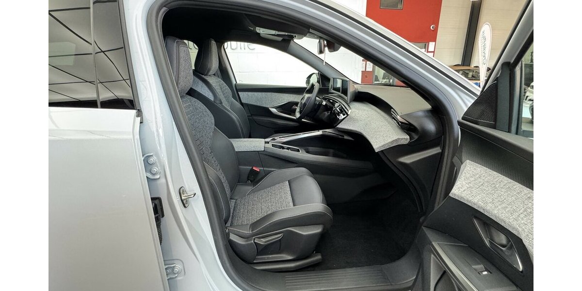 Peugeot 5008 145 Mild Hybrid Allure7 Sitzer LED CAM 18.200 km 27.820 &euro; Lich 35423