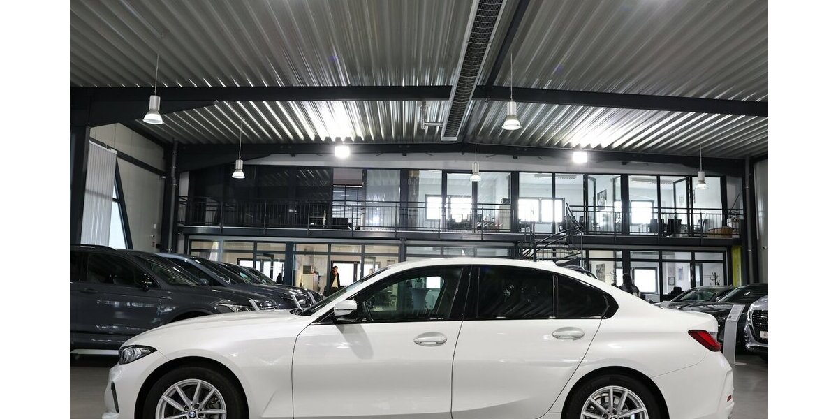 BMW 320d LIMOUSINE xDrive BUSINESS / CURVED / LED 68.000 km 27.883 &euro; Hamm 59077