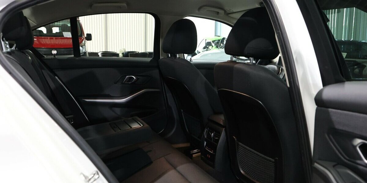 BMW 320d LIMOUSINE xDrive BUSINESS / CURVED / LED 68.000 km 27.883 &euro; Hamm 59077