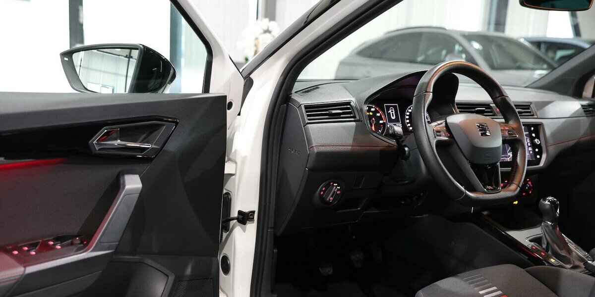 Seat Arona 1.5 TSI XCELLENCE FR-SPORT / WHITE & BLACK 90.000 km 14.881 &euro; Hamm 59077