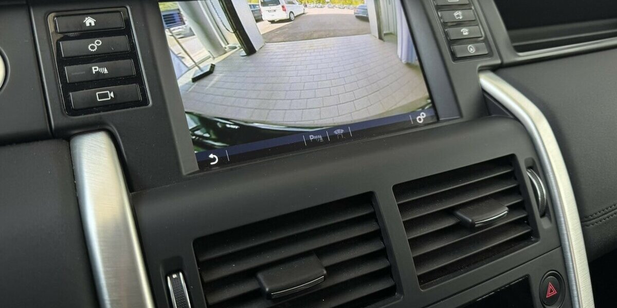 Land Rover Discovery Sport 2.0 Td4 SE AWD/AHK/KAMERA/KLIMA 111.402 km 13.900 &euro; Villingen-Schwenningen 78054