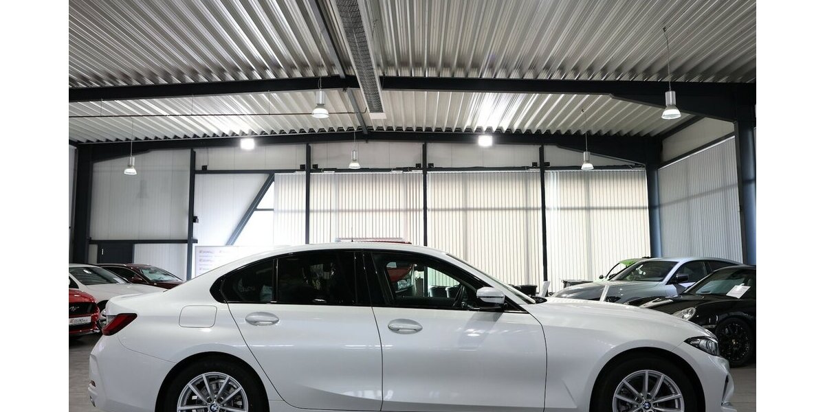 BMW 320d LIMOUSINE xDrive BUSINESS / CURVED / LED 68.000 km 27.883 &euro; Hamm 59077