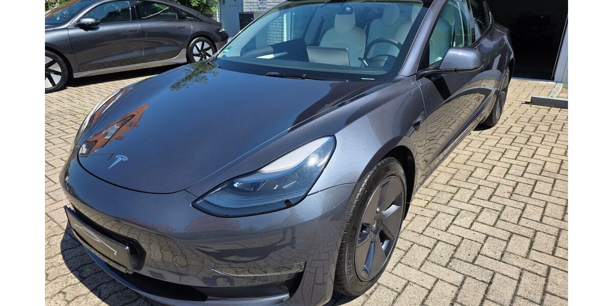 Tesla Model 3 52.674 km 31.535 &euro; Seesen 38723