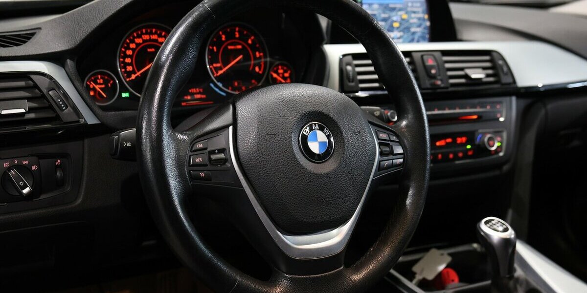 BMW 318d Touring blue PERFORMANCE SPORT / PANORAMA 80.000 km 13.777 &euro; Hamm 59077
