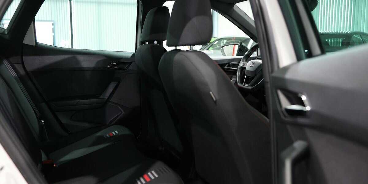 Seat Arona 1.5 TSI XCELLENCE FR-SPORT / WHITE & BLACK 90.000 km 14.881 &euro; Hamm 59077