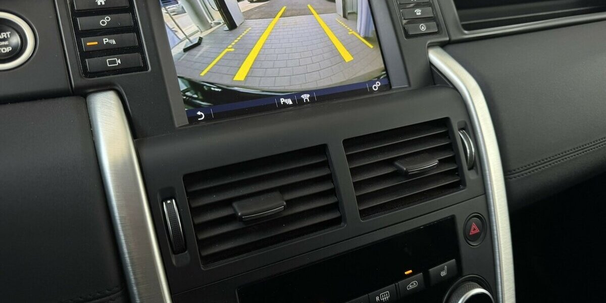 Land Rover Discovery Sport 2.0 Td4 SE AWD/AHK/KAMERA/KLIMA 111.402 km 13.900 &euro; Villingen-Schwenningen 78054