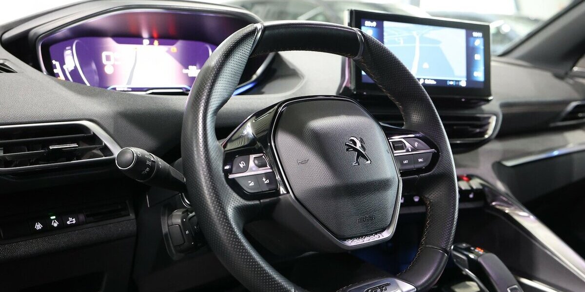 Peugeot 3008 BLUE-HDI GT-SPORT / WHITE & BLACK / SCHÖN 56.000 km 21.777 &euro; Hamm 59077