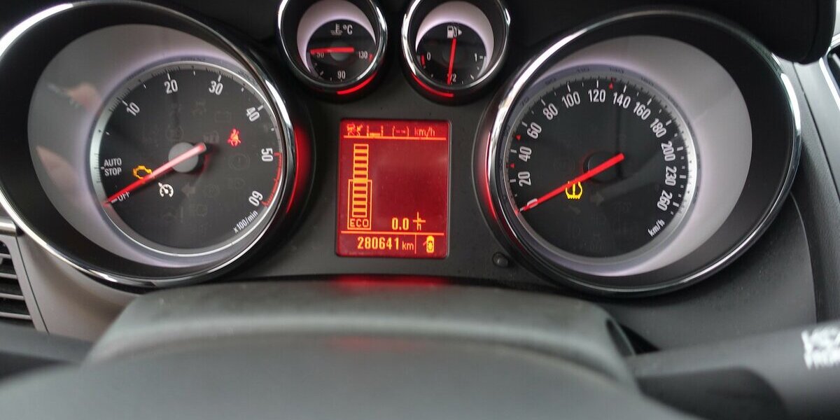 Opel Zafira Tourer Innov. OPC-Line DAB Navi Kamera 7-Si 280.700 km 6.950 &euro; Neumarkt/OPf 92318