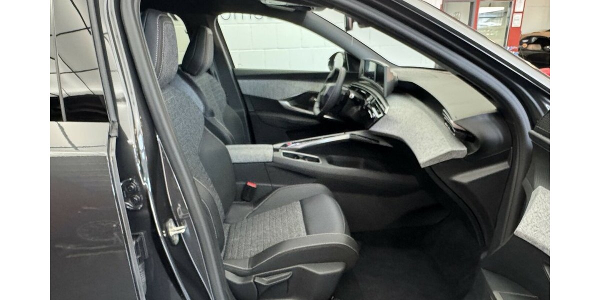 Peugeot 5008 145 Mild Hybrid Allure7 Sitzer LED CAM 30.800 km 27.520 &euro; Lich 35423