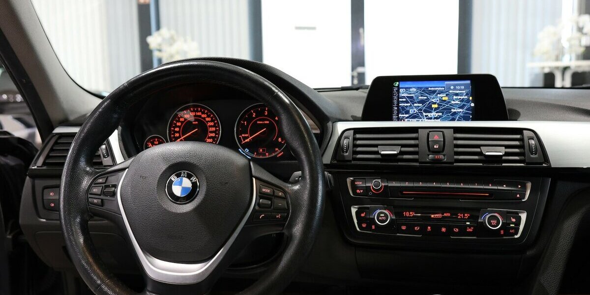 BMW 318d Touring blue PERFORMANCE SPORT / PANORAMA 80.000 km 13.777 &euro; Hamm 59077