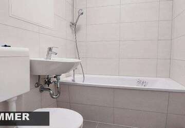 Wohnung Zwickau Neuplanitz - 5 Zimmer, 83 m&sup2;, 449&euro; | Angebot:25248316