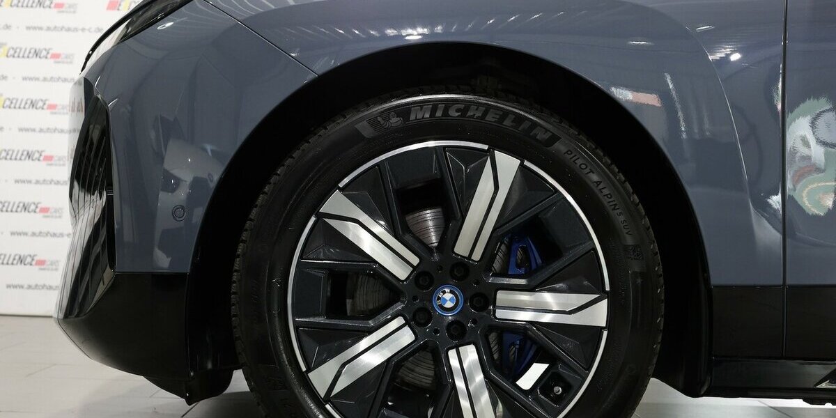 BMW iX 40 xDrive SPORT TITAN GLAS STORM EINZELSTÜCK 79.000 km 39.999 &euro; Hamm 59077