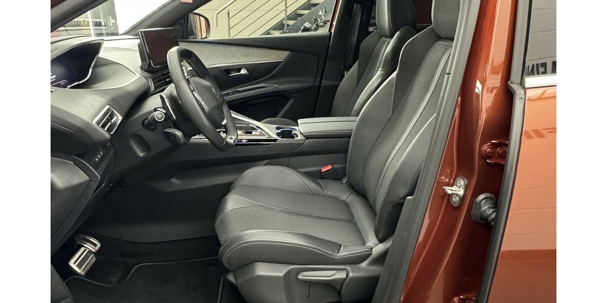 Peugeot 5008 GT 130 BlueHDi 1.Hand Panorama 7 Sitze 29.300 km 27.440 &euro; Lich 35423