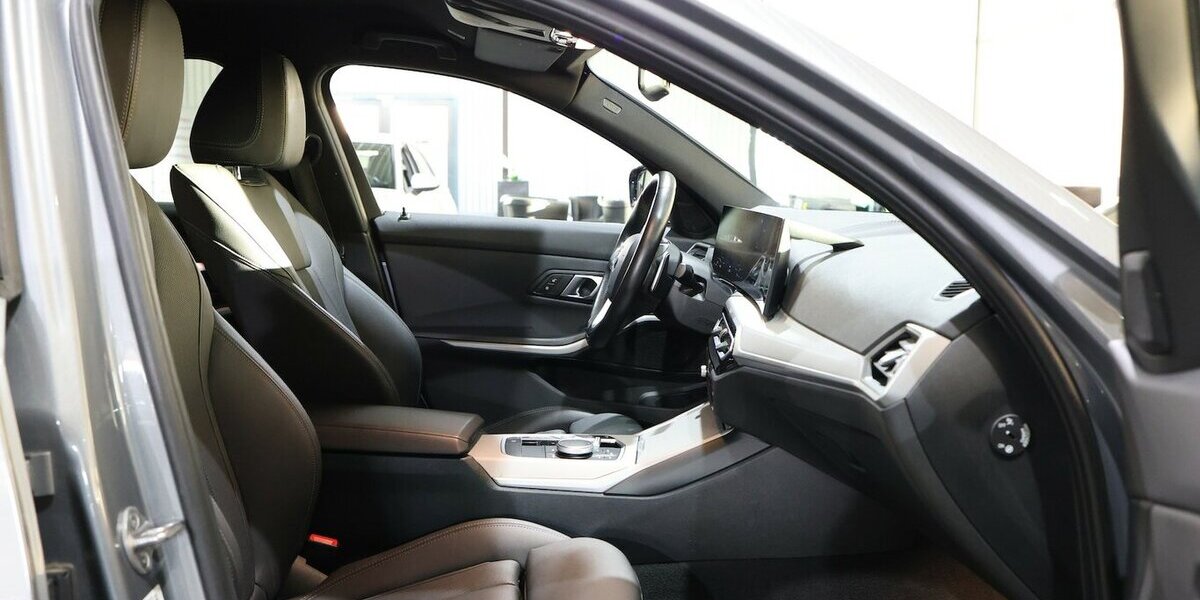 BMW 318d Touring ADVANTAGE CURVED+NAVI, LEDER, LED 67.000 km 26.577 &euro; Hamm 59077