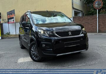 Peugeot Rifter Allure L1 EAT8 *Pano*TotW*PDC*Carpl*5Sitz 114.618 km 14.990 &euro; Berlin 13187