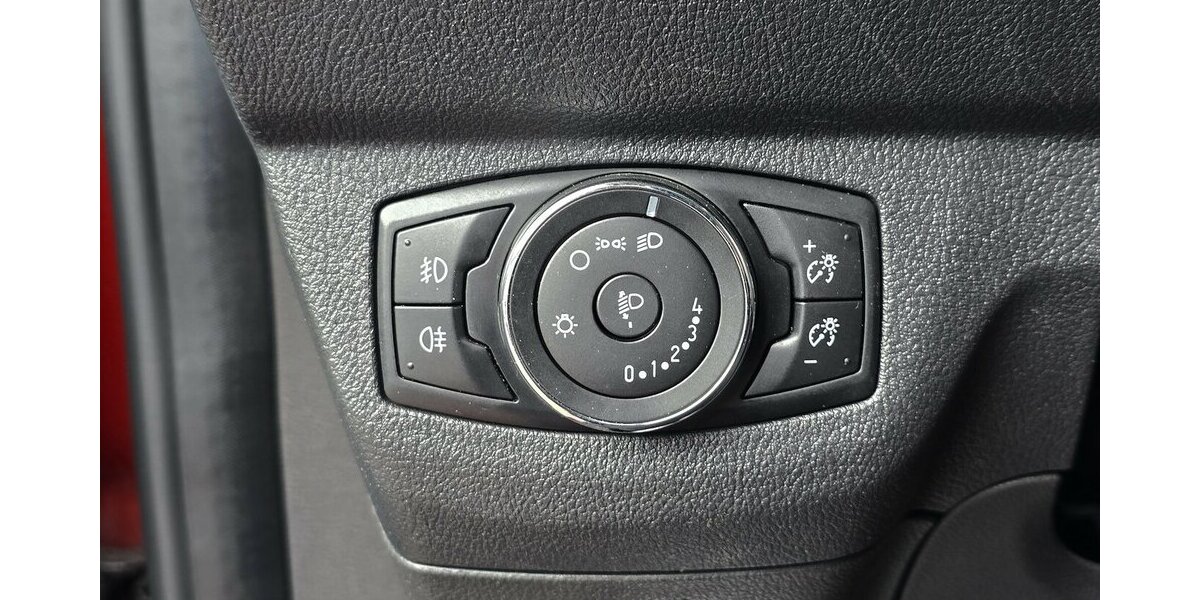Ford Tourneo Courier 1.5 TDCI/NAVI/KAMERA/1.HAND 90.365 km 10.900 &euro; Villingen-Schwenningen 78054