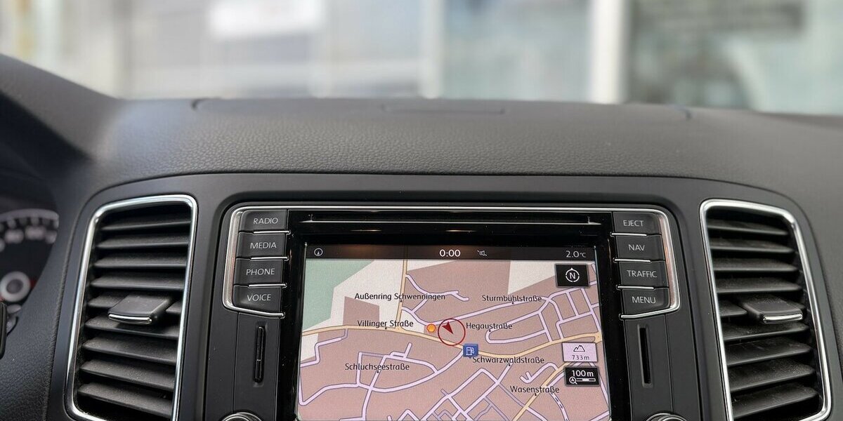 VW Sharan 2.0 TDI Comfortline 7.SITZ/NAVI/SHZ/DSG 107.728 km 20.900 &euro; Villingen-Schwenningen 78054