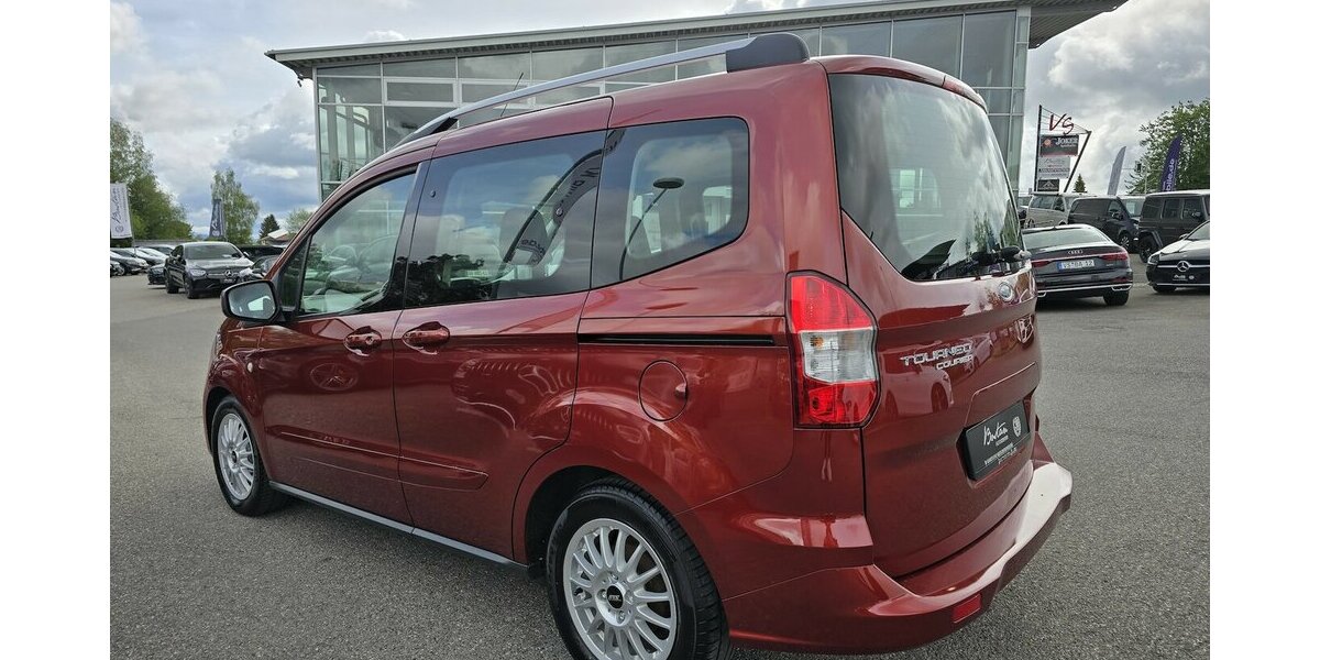 Ford Tourneo Courier 1.5 TDCI/NAVI/KAMERA/1.HAND 90.365 km 10.900 &euro; Villingen-Schwenningen 78054