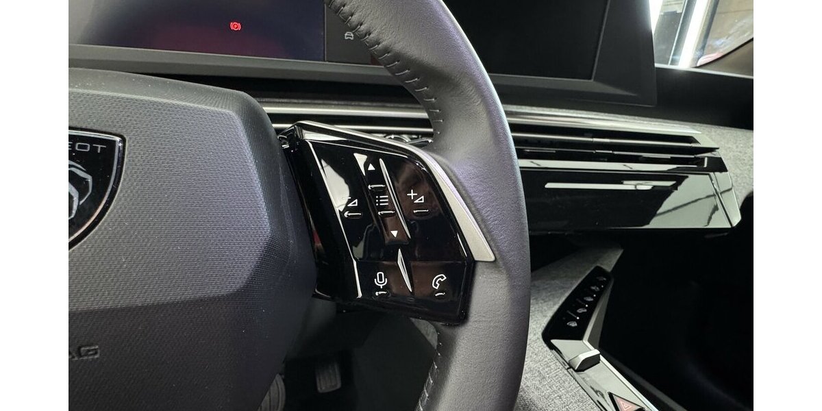 Peugeot 5008 145 Mild Hybrid Allure7 Sitzer LED CAM 18.200 km 27.820 &euro; Lich 35423
