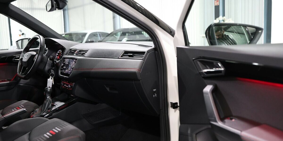 Seat Arona 1.5 TSI XCELLENCE FR-SPORT / WHITE & BLACK 90.000 km 14.881 &euro; Hamm 59077