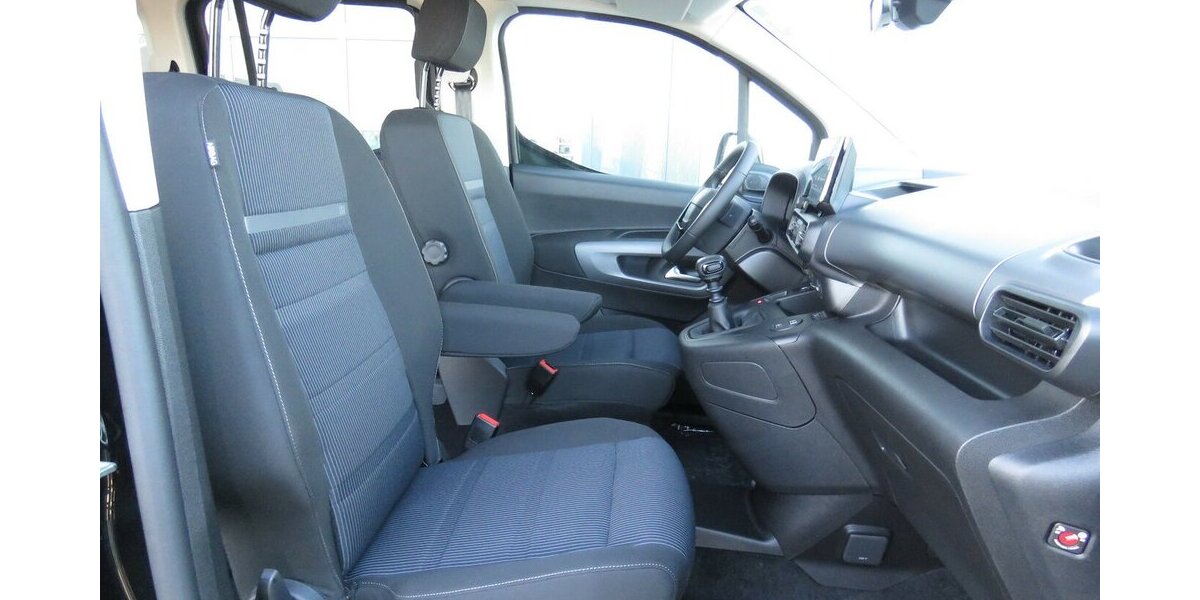 Fiat Doblo Maxi Kombi 130 / 7-Sitze + Vollausstattung 10.280 km 24.990 &euro; Münchenbernsdorf 07589