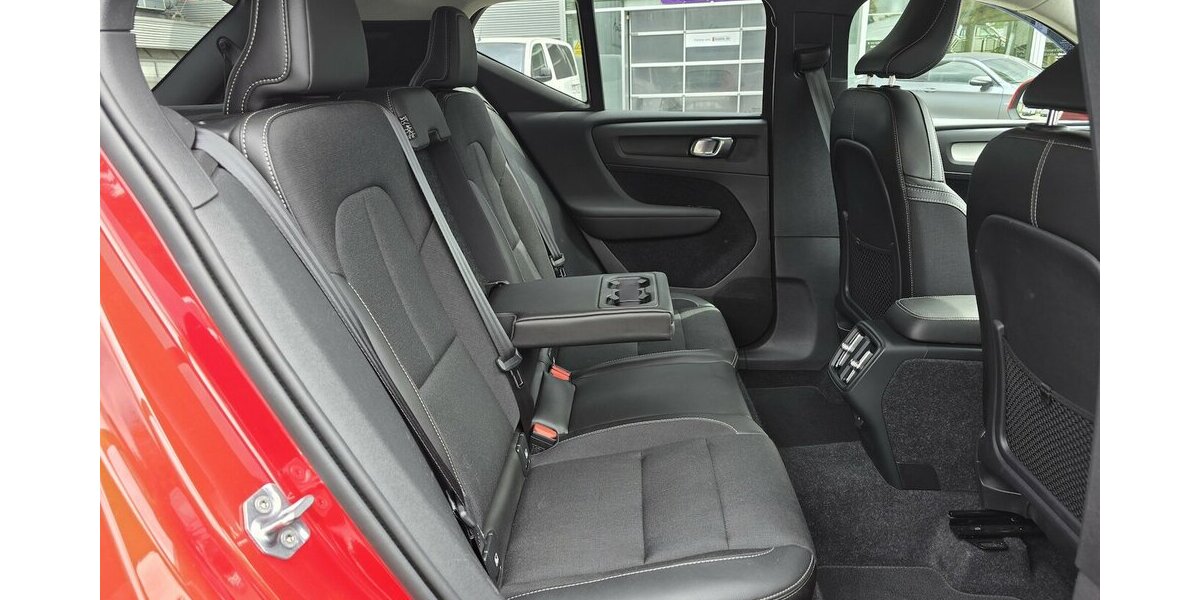 Volvo XC40 T4 MOMENTUM AWD/KLIMA/LEDER/ PRO-PAKET/LED 52.808 km 23.900 &euro; Villingen-Schwenningen 78054